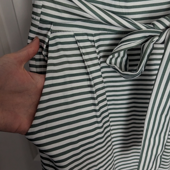 NWT Sage Green Striped Dress with Pockets Size Small - Picture 3 of 6